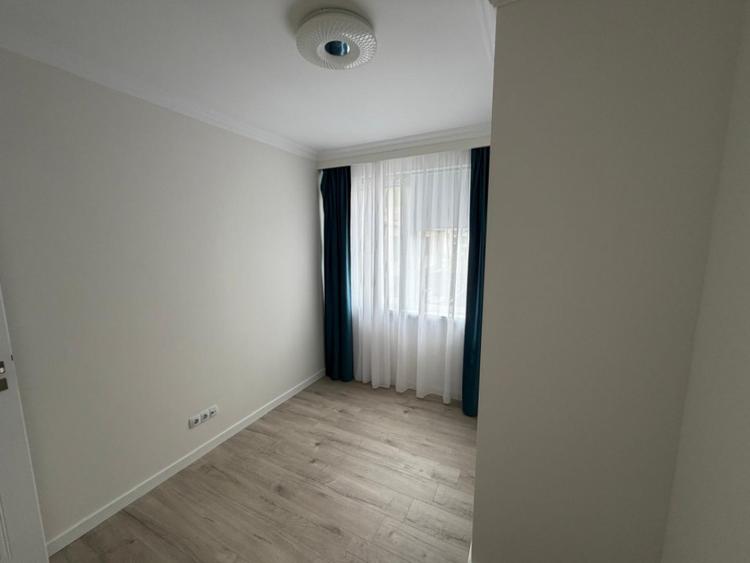 Apartament cu 4 camere decomandat în Florești