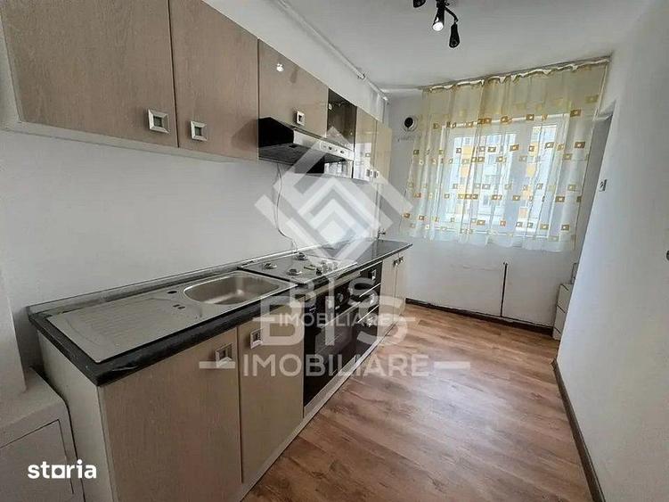 Apartament cu 3 camere semidecomandat în Nord