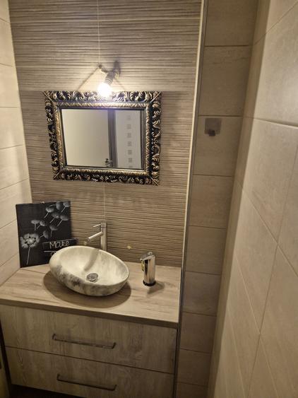 Apartament cu 3 camere decomandat în Exterior Vest