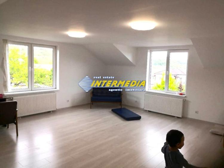 Casă individuală cu 3 camere cu Canalizare în Ciugud