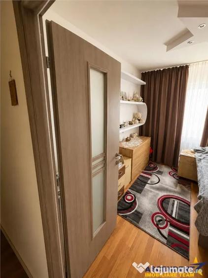 Apartament cu 3 camere decomandat în Calea București