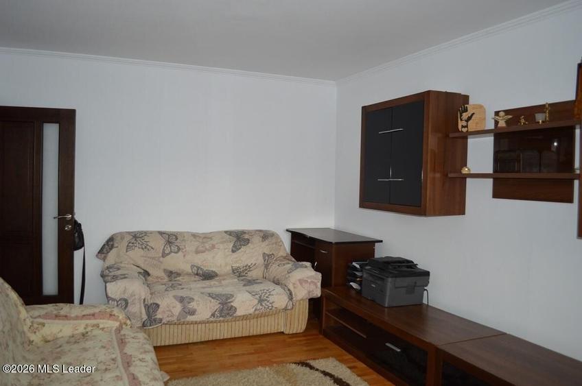 Apartament cu 3 camere decomandat, mobilat în Popa Șapcă