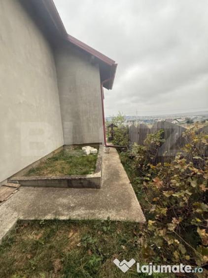 Casă cu 7 camere cu Teren 1000 Mp în Central