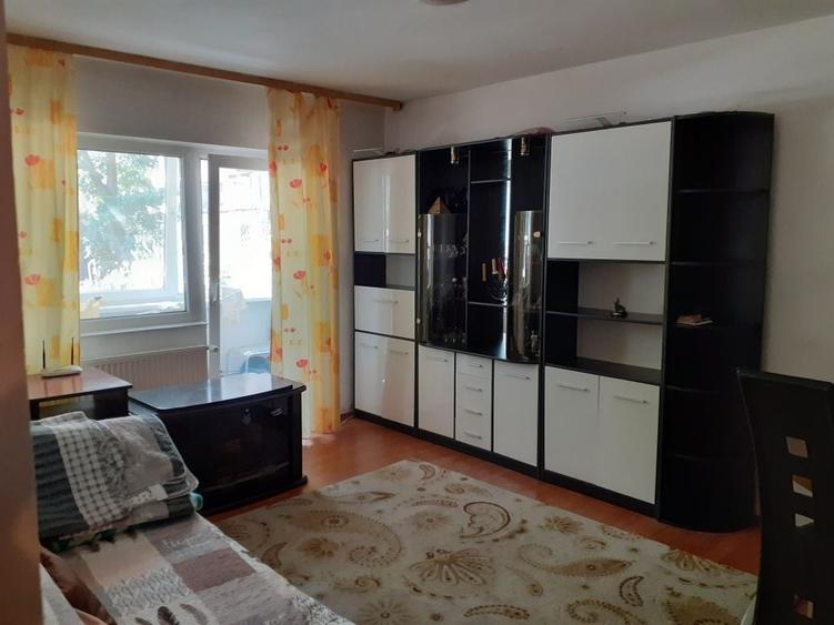DE INCHIRIAT apartament 3 camere Calea Aradului - 1