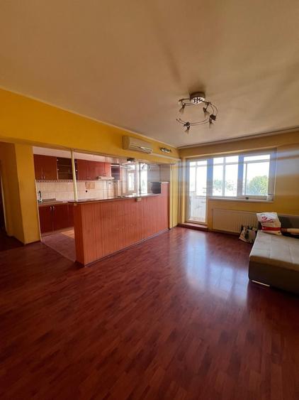 Apartament cu 4 camere decomandat în Dunărea