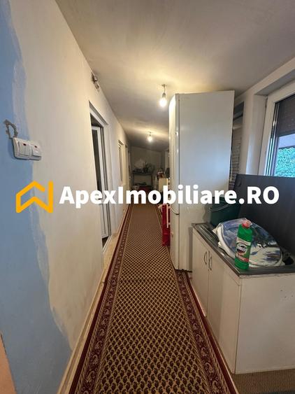 Casă individuală cu 15 camere cu Canalizare în Apărătorii Patriei
