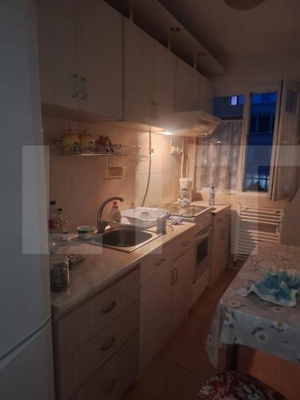 Apartament cu 3 camere semidecomandat, mobilat în Lugoj