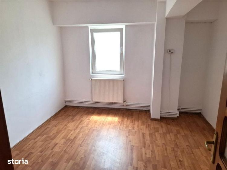 Apartament cu 4 camere decomandat în Ultracentral