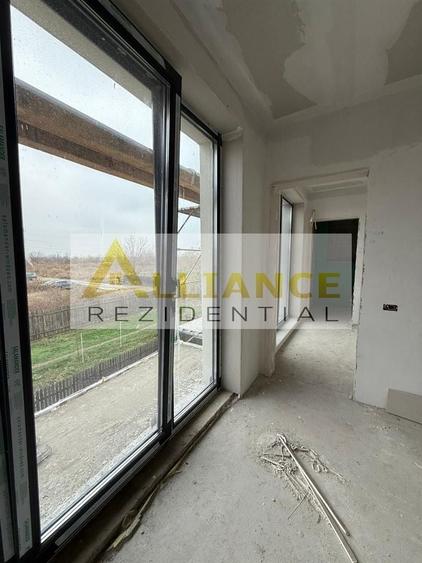 Duplex cu 5 camere cu Canalizare în Est