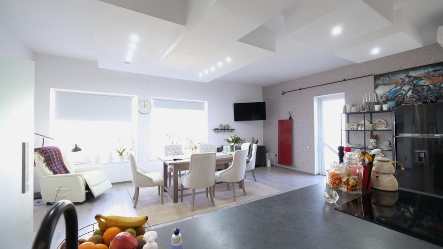 Casă individuală cu 26 camere cu Canalizare în Ultracentral