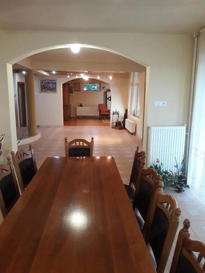 Casă cu 3 camere cu Teren 1200 Mp în Central