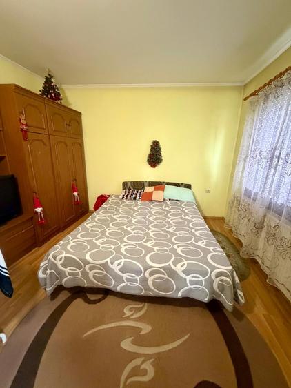 Casă individuală cu 6 camere cu Teren 186 Mp în Central
