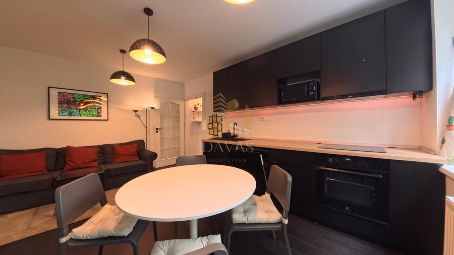 Apartament cu 3 camere semidecomandat, mobilat în Horea