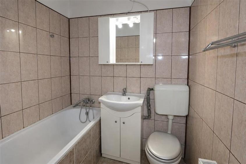 Apartament cu 2 camere nedecomandat, mobilat în Tractorul