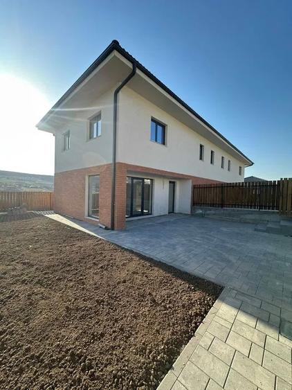 Duplex cu 4 camere cu Canalizare în Chinteni