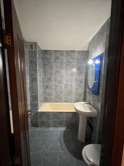 Apartament cu 3 camere decomandat, mobilat în Valea Rosie