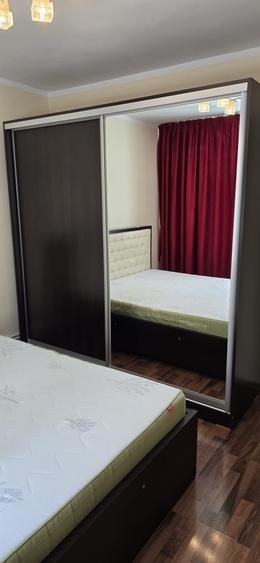 Apartament cu 3 camere semidecomandat în Galați