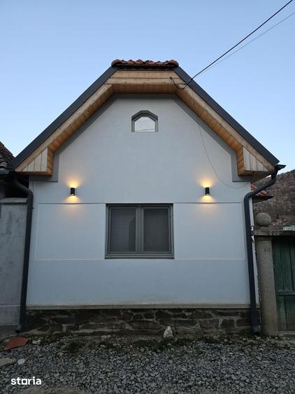 Casă cu 5 camere cu Teren 360 Mp în Central