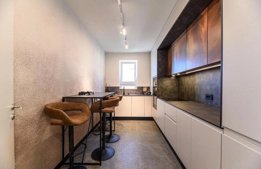 Apartament cu 2 camere decomandat în Tractorul