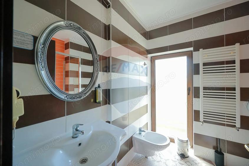 Casă cu 24 camere cu Teren 1136 Mp în Haieu