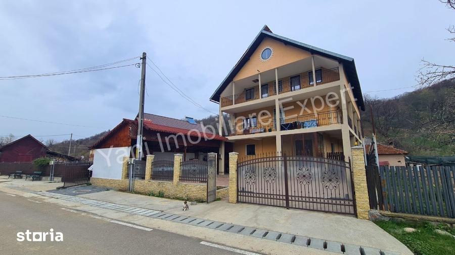 Casă cu 6 camere cu Teren 320 Mp în Corbeni