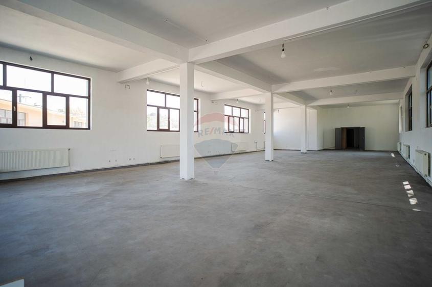 Spațiu industrial, de 934 mp, în Tomești