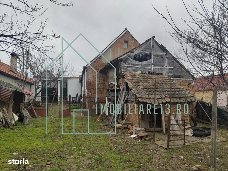 Casă cu 2 camere cu Teren 1789 Mp în Central