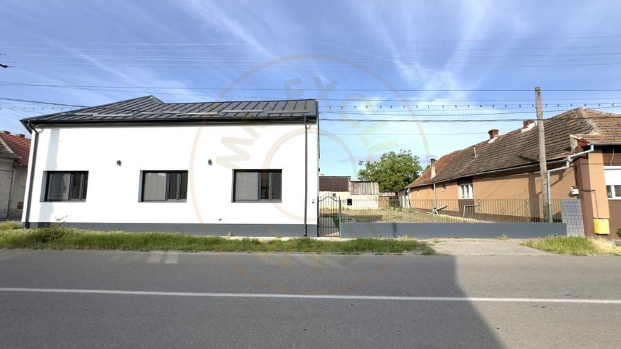 Casă individuală cu 3 camere cu Canalizare în Carei