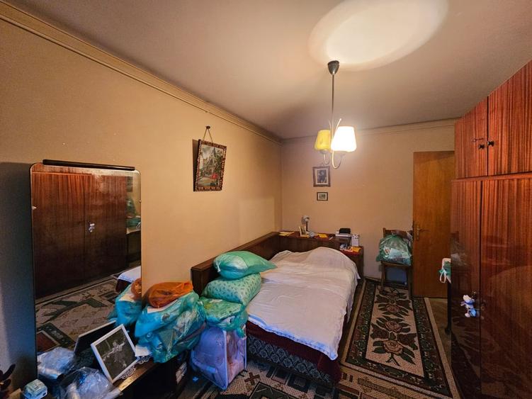 Apartament cu 3 camere decomandat, mobilat în Titan