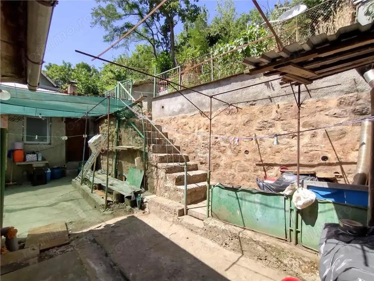 Casă cu Teren 1151 Mp în Oravița
