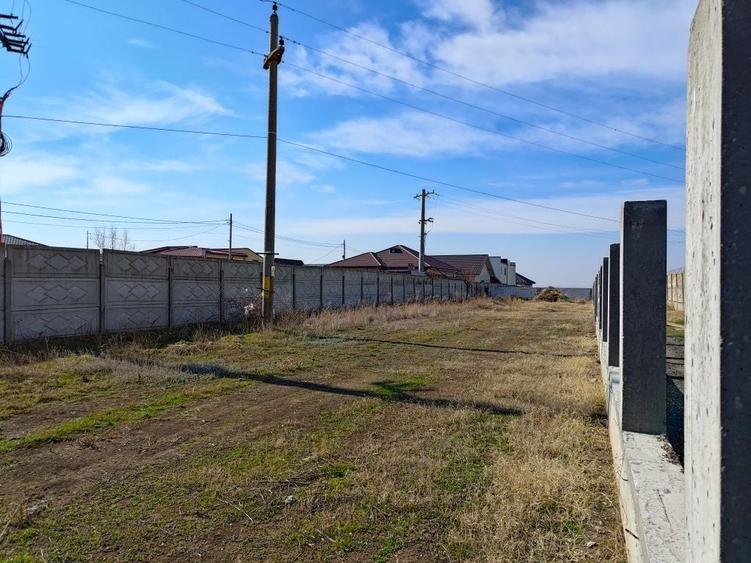 Teren de 400 mp, în Costi