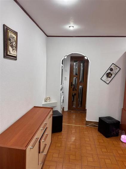 Apartament cu 2 camere semidecomandat în 9 Mai