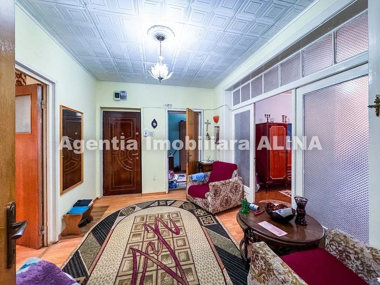 Apartament cu 4 camere decomandat în Liliacului