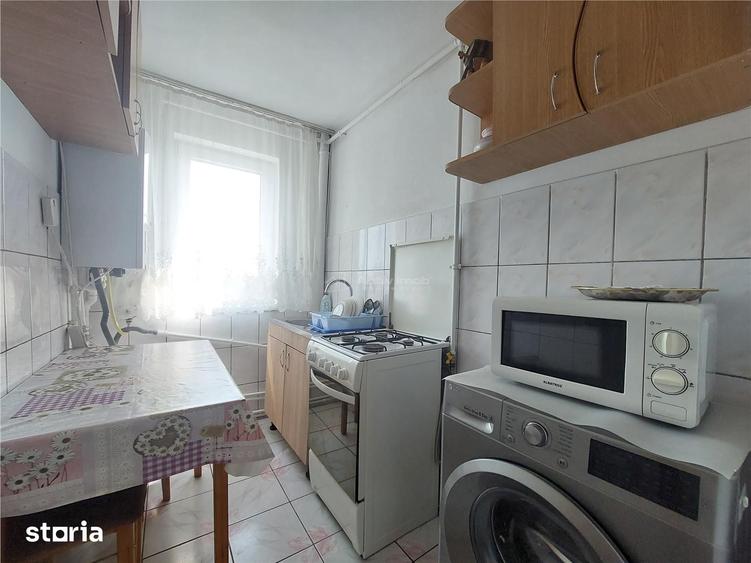 Apartament cu 4 camere semidecomandat în Micro 5