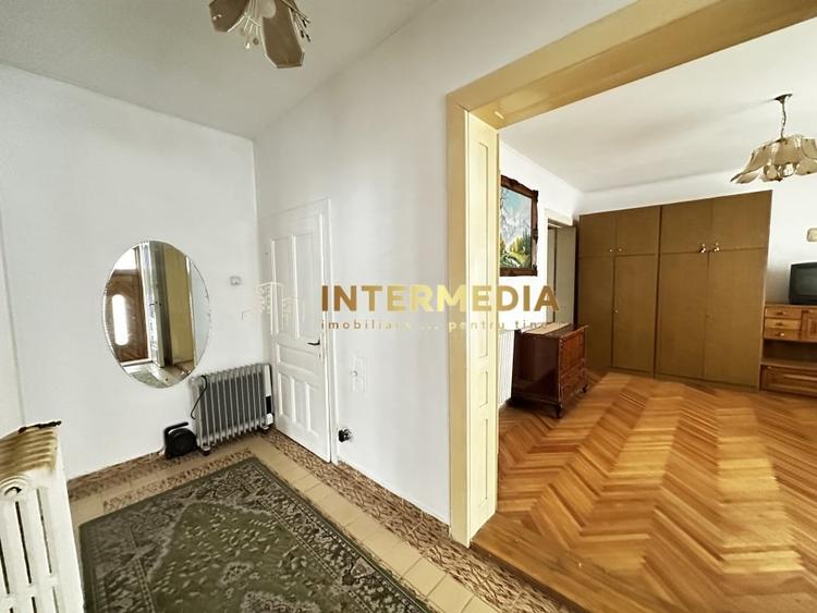 Casă individuală cu 4 camere cu Canalizare în Central