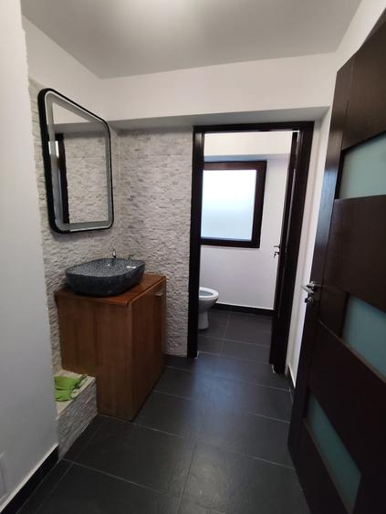 Apartament cu 6 camere decomandat în Unirii