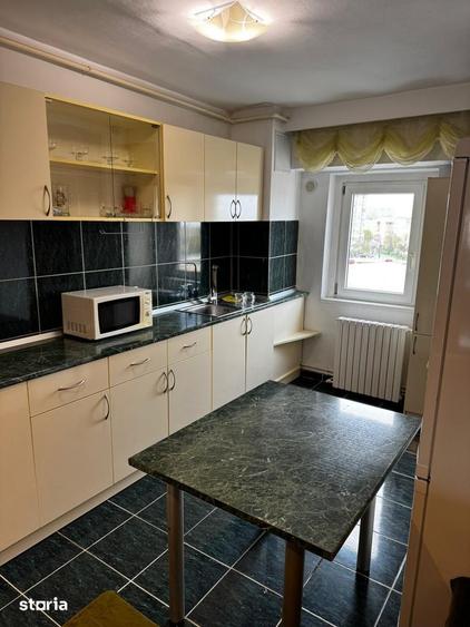 Apartament cu 3 camere decomandat, mobilat în City Park Mall