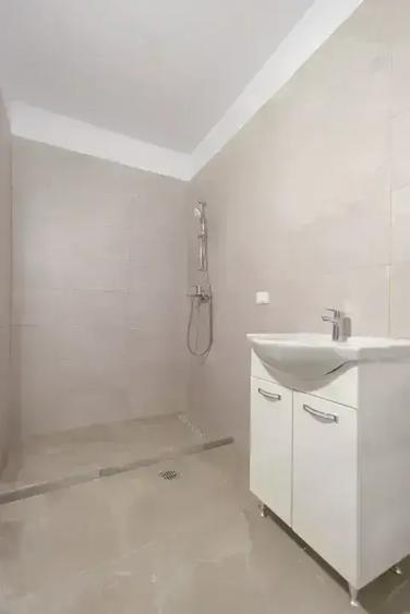 Penthouse cu 4 camere decomandat în Mihai Bravu