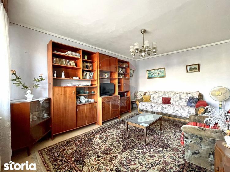 Apartament cu 3 camere de vanzare - Casa de Cultura - 1
