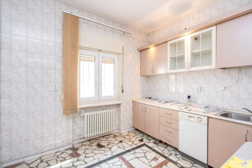 Casă individuală cu 7 camere cu Canalizare în Floreasca