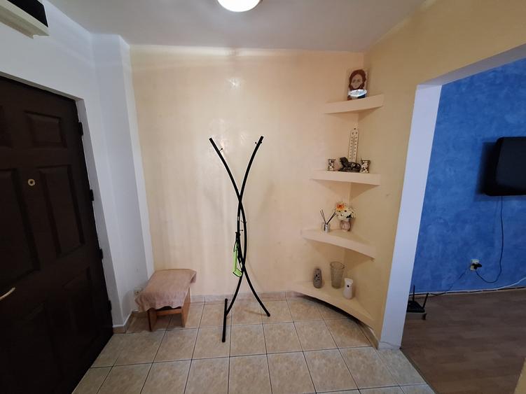 Apartament cu 2 camere semidecomandat în Torontalului