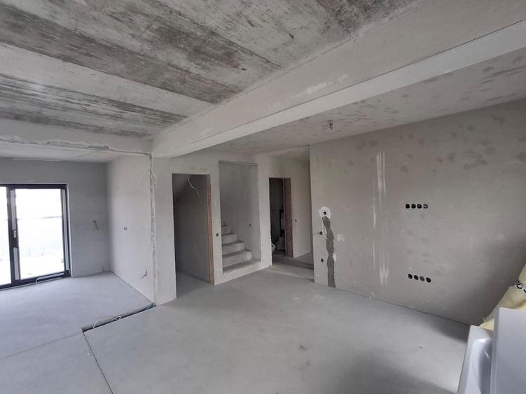 Duplex cu 4 camere cu Canalizare în Șelimbăr