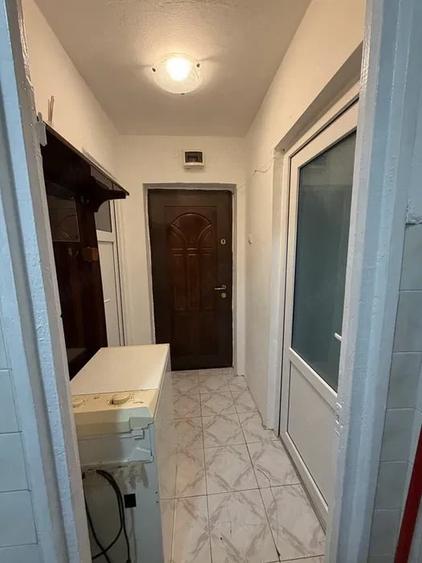 Garsoniera confort 1 zona central Piata Mica ocupabila imediat etaj 1 - 1