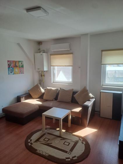 Inchiriez apartament 3 camere - 1