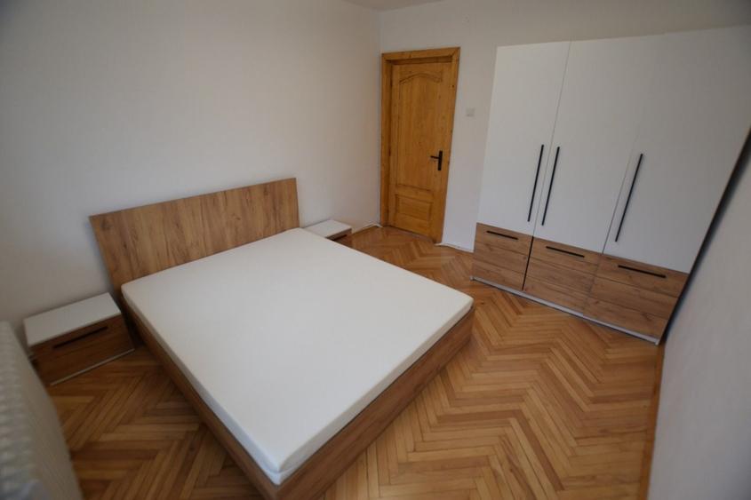 Apartament cu 3 camere semidecomandat în Grigorescu