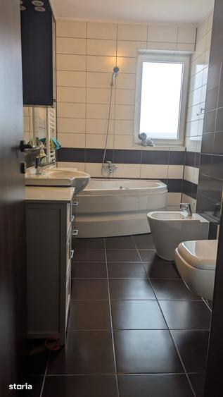 Apartament cu 3 camere în Funcționarilor