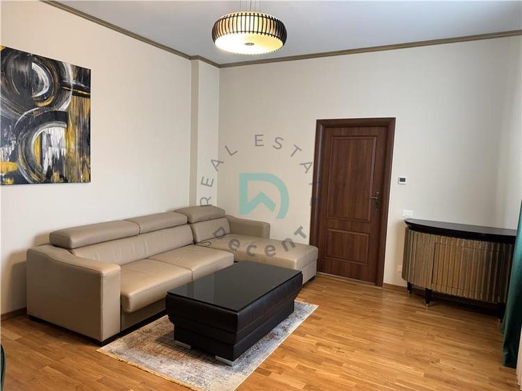 Apartament cu 2 camere semidecomandat, mobilat în Central