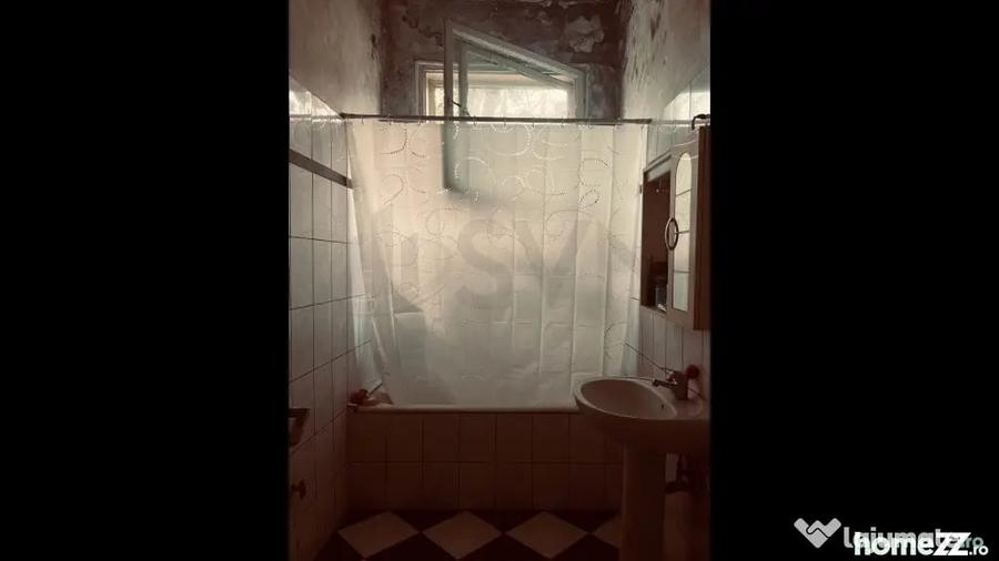 Apartament cu 4 camere semidecomandat în Ultracentral