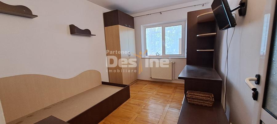 Apartament cu 3 camere decomandat, mobilat în Nicolina