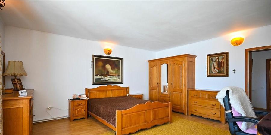 Duplex cu 13 camere cu Teren 324 Mp în Centrul Istoric